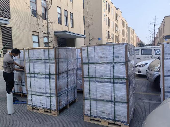 工厂展厅生产灼识是一家专业从事光通信设备研发,制造,销售的高新技术